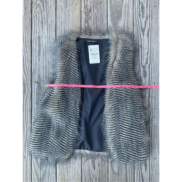 CMNC Woman (Zara) NWT Fur Fuzzy Neutral Browns Vest Size Medium, MSRP $98 - Picture 5 of 6